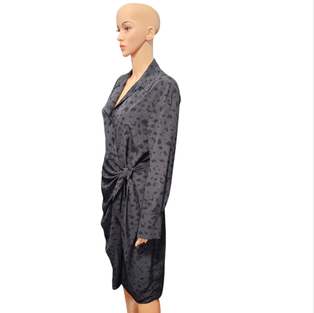 Drew Savvy Printed Dress In Black Animal Print Mobwife Midi Wrap Dress Sz M - Picture 2 of 8